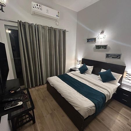 Anandan Citrine Hotel Vrindāvan Buitenkant foto