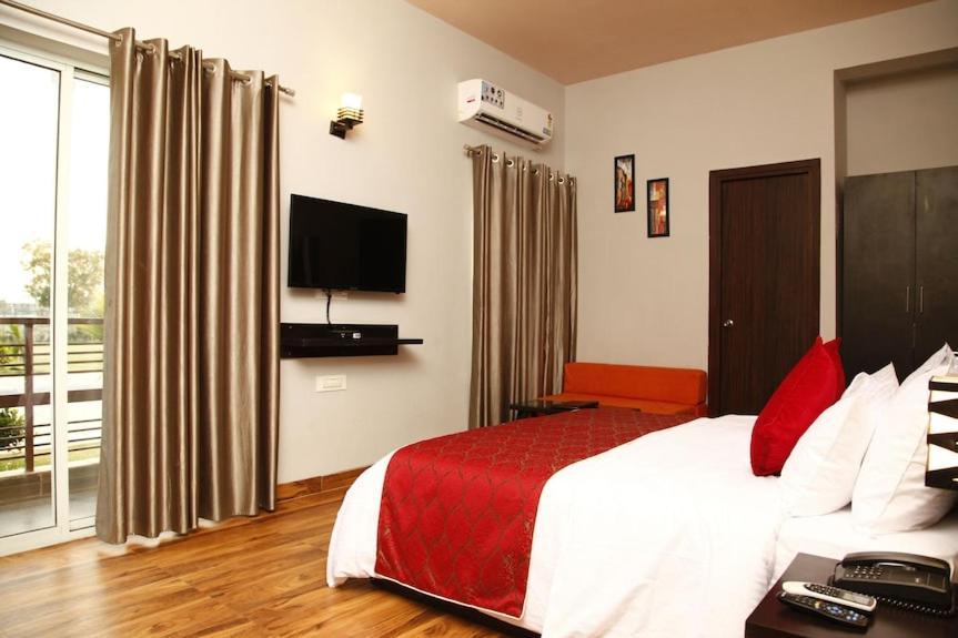 Anandan Citrine Hotel Vrindāvan Buitenkant foto