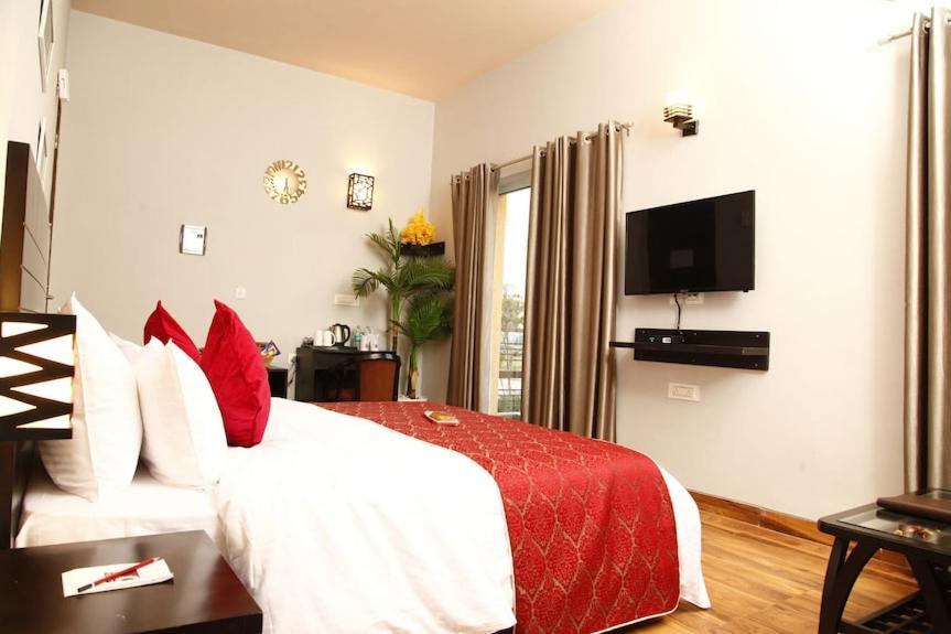 Anandan Citrine Hotel Vrindāvan Buitenkant foto