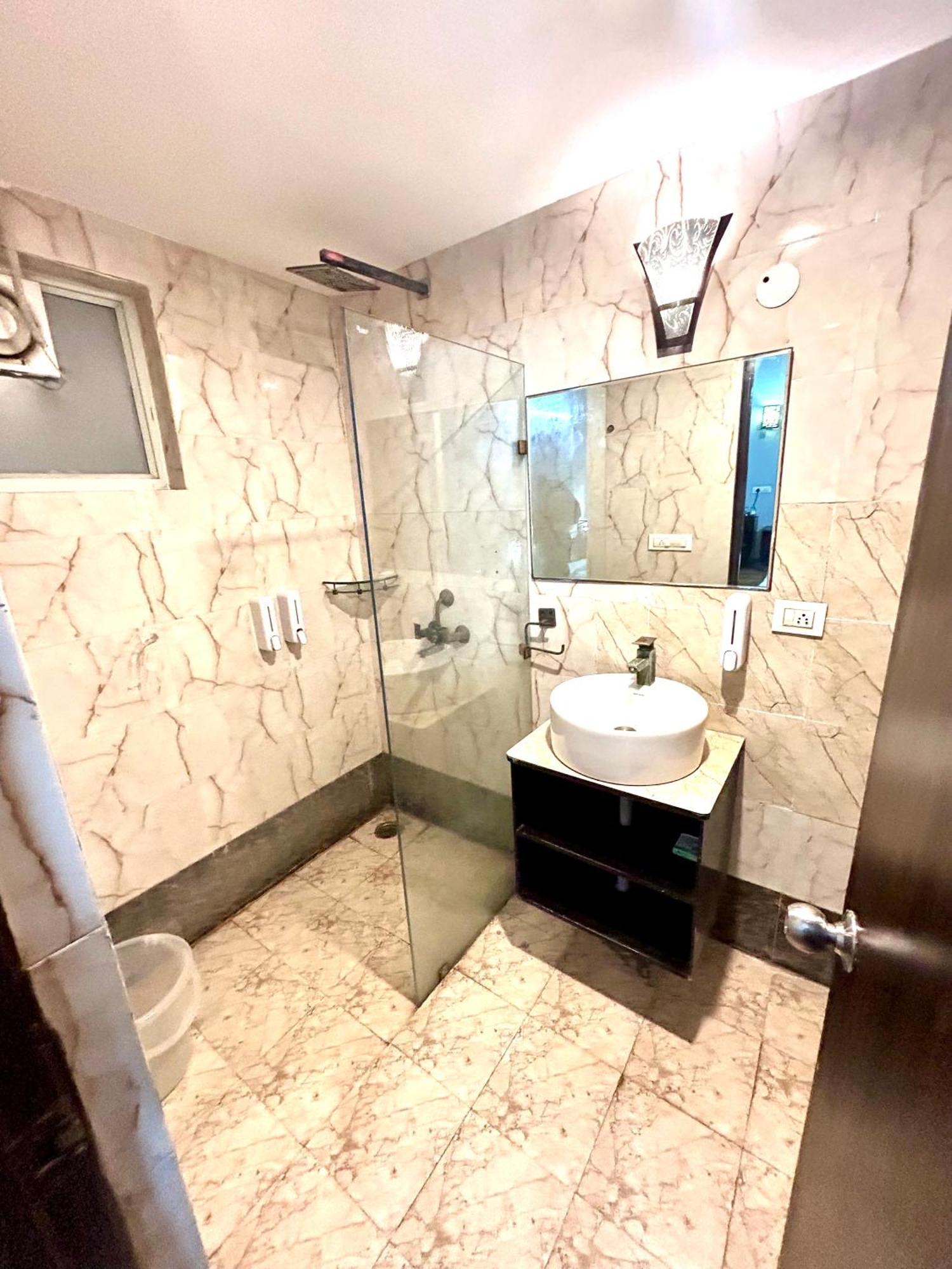 Anandan Citrine Hotel Vrindāvan Buitenkant foto