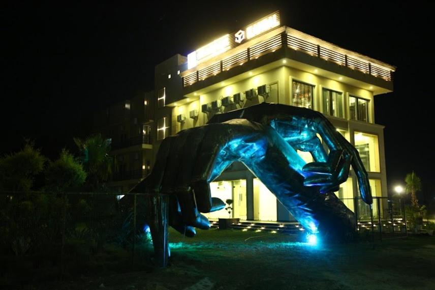 Anandan Citrine Hotel Vrindāvan Buitenkant foto