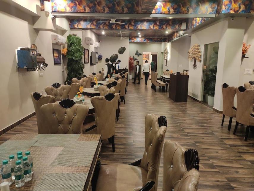 Anandan Citrine Hotel Vrindāvan Buitenkant foto