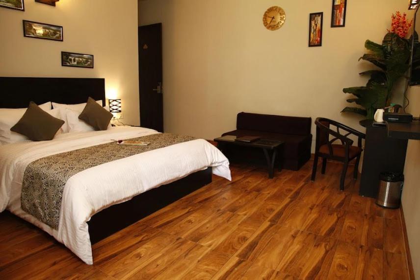 Anandan Citrine Hotel Vrindāvan Buitenkant foto