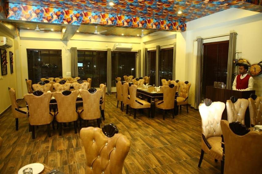Anandan Citrine Hotel Vrindāvan Buitenkant foto