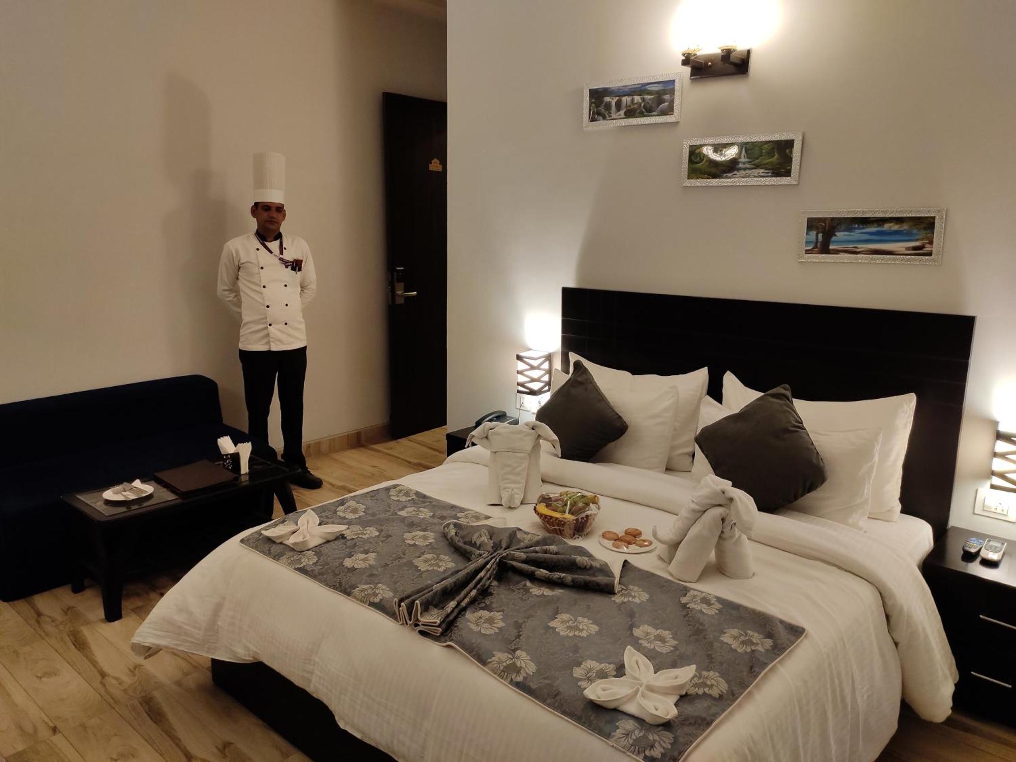 Anandan Citrine Hotel Vrindāvan Buitenkant foto