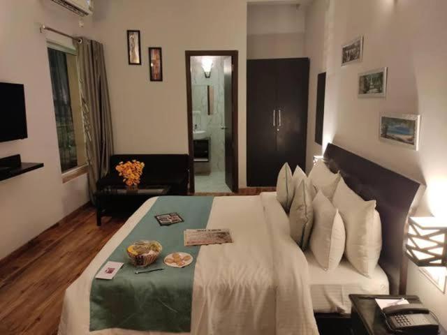 Anandan Citrine Hotel Vrindāvan Buitenkant foto
