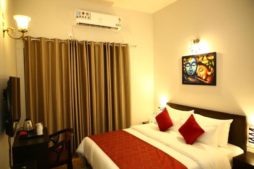 Anandan Citrine Hotel Vrindāvan Buitenkant foto