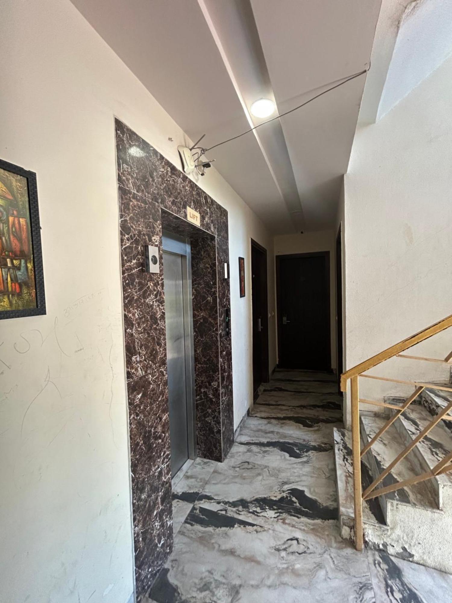 Anandan Citrine Hotel Vrindāvan Buitenkant foto
