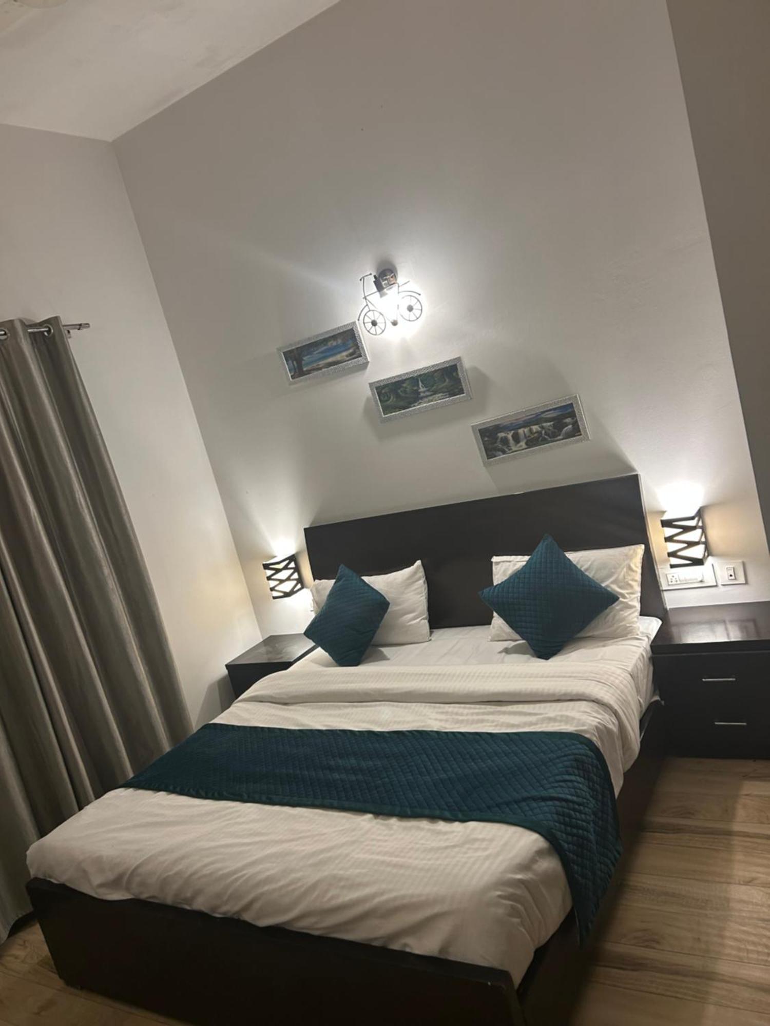 Anandan Citrine Hotel Vrindāvan Buitenkant foto