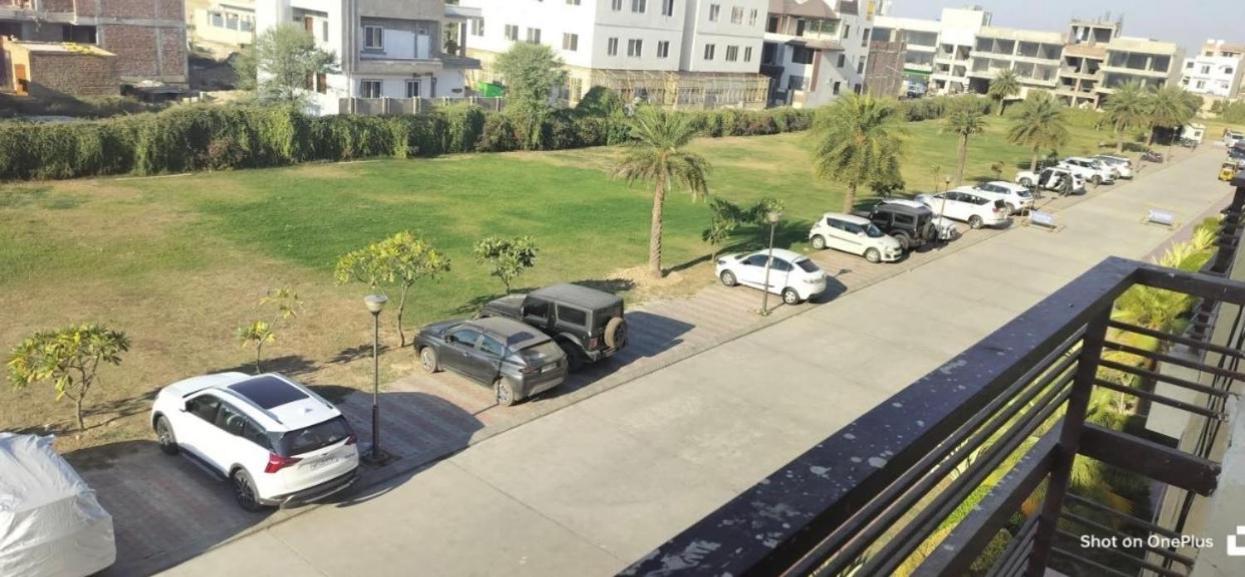Anandan Citrine Hotel Vrindāvan Buitenkant foto