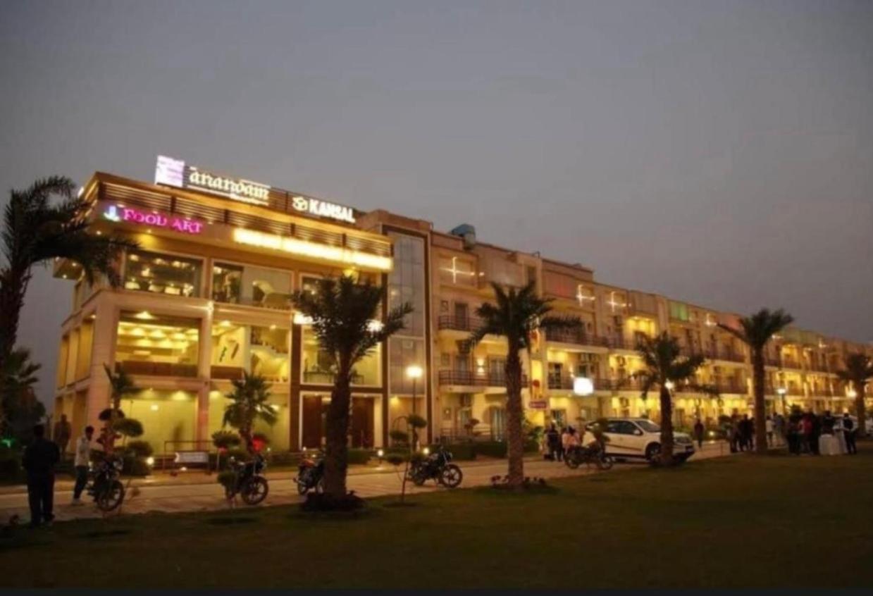 Anandan Citrine Hotel Vrindāvan Buitenkant foto