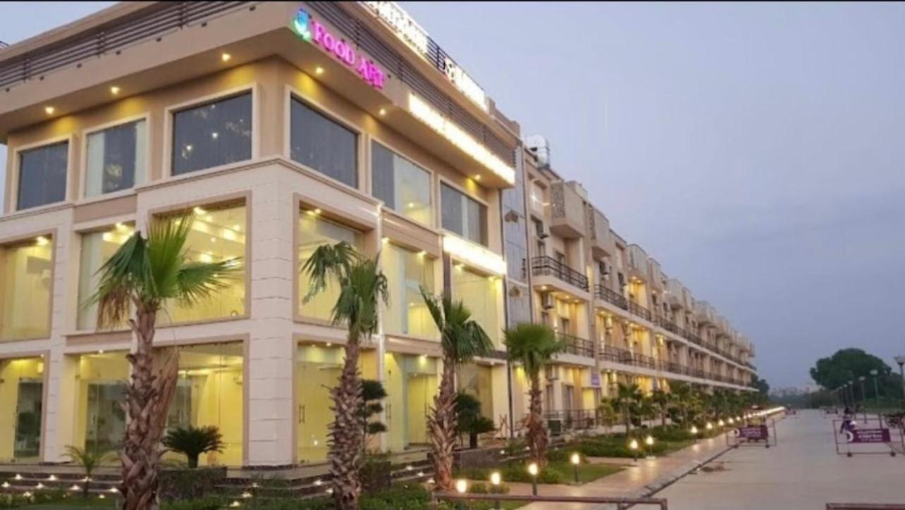 Anandan Citrine Hotel Vrindāvan Buitenkant foto